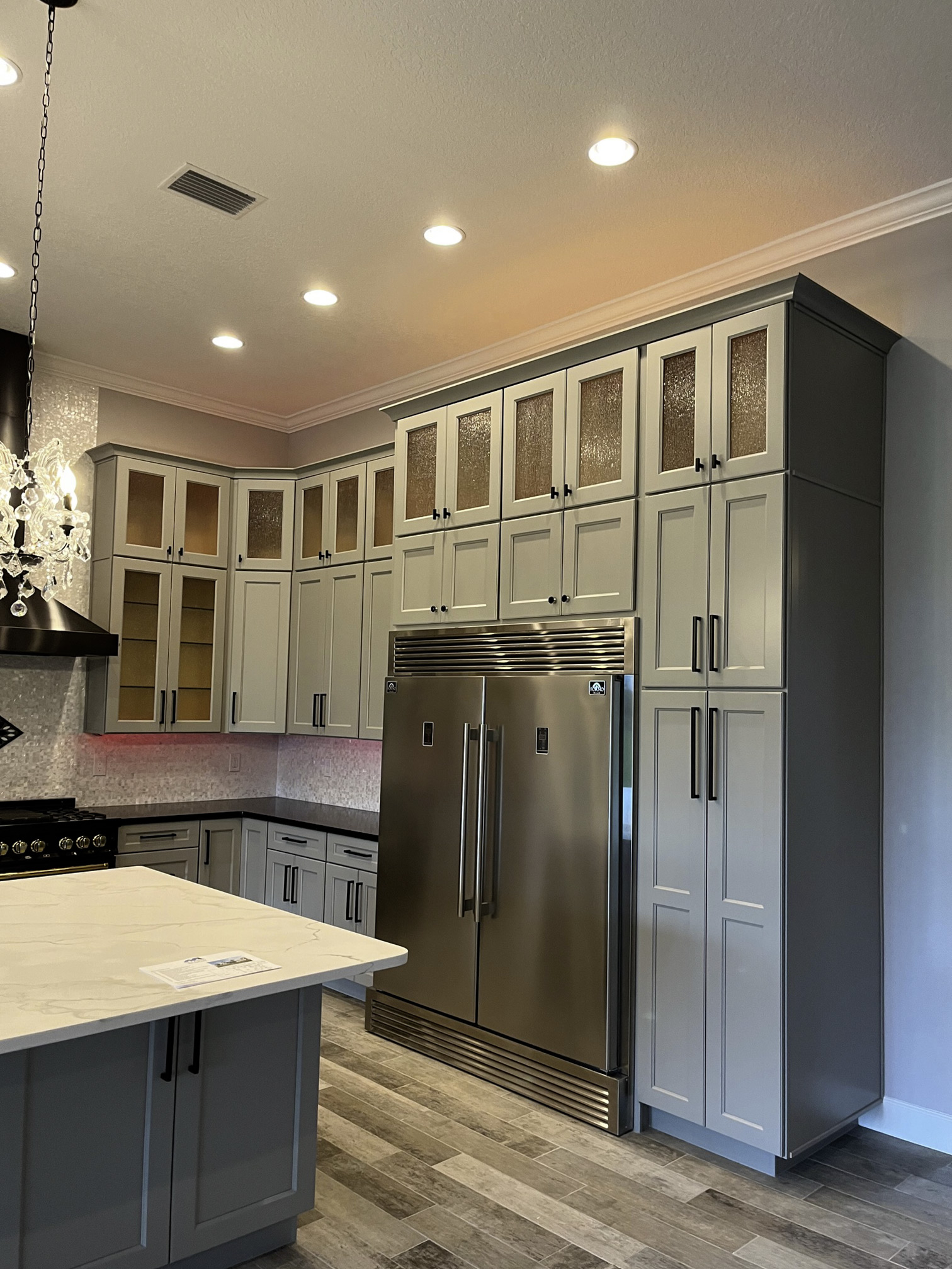 KITCHENS & DINING