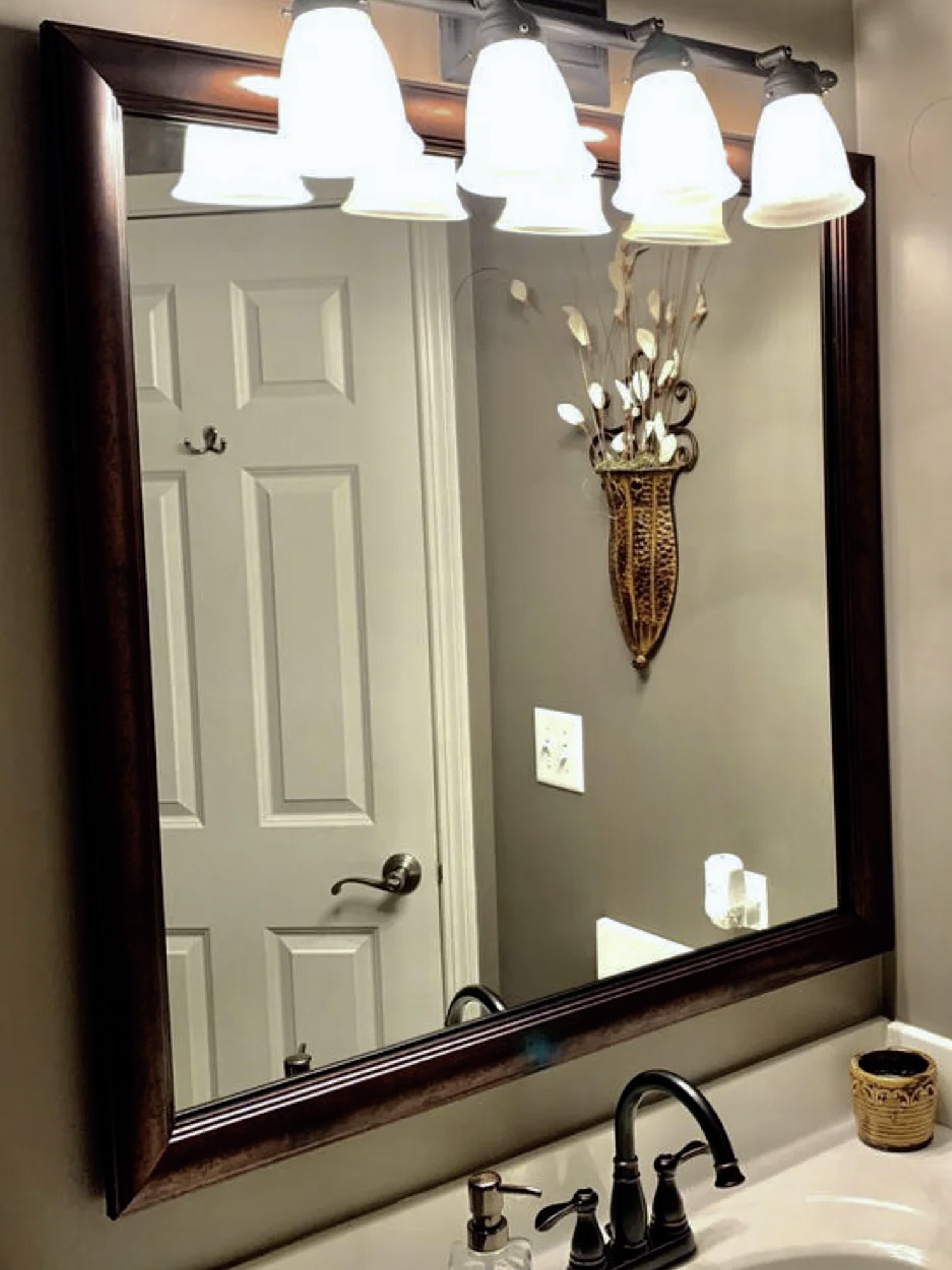 CUSTOM CUT BATHROOM VANITY MIRRORS & MIRROR MATE FRAMES